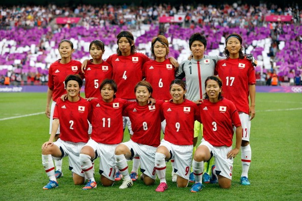 Đội hình xuất phát của Đội tuyển bóng đá nữ Nhật Bản: Fukumoto, Kinga, Iwashimizu, Kumagai, Sameshima, Sakaguchi, Miyama, Kawasumi, Sawa, Ohno, Ogimi.